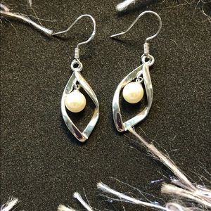 🥳 NEW Fashion Earrings with Simulated Pearl Inset